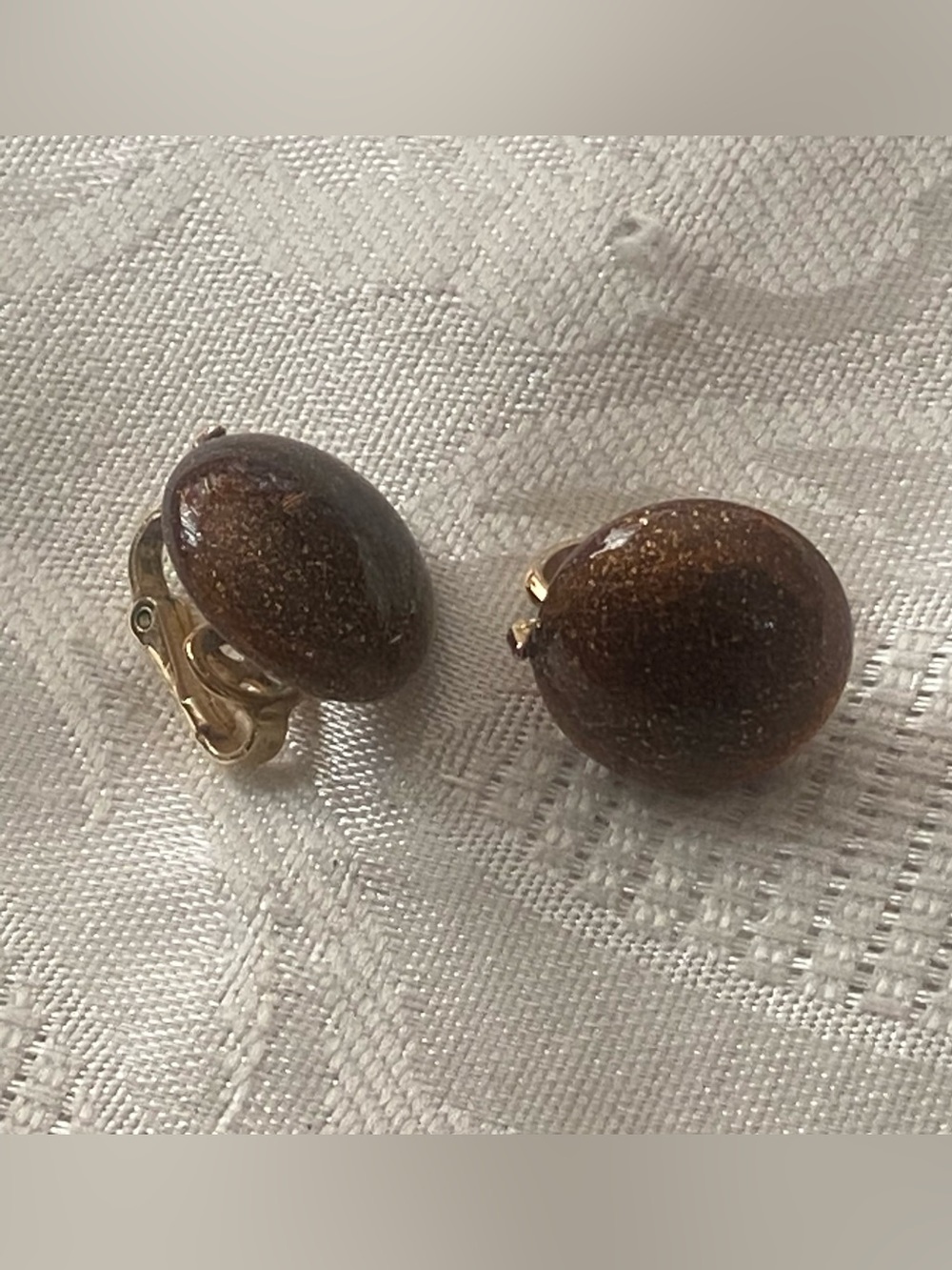 Crown Trifari Vintage Clip On Earrings Brown & Gold Sparkle .75” Round Button